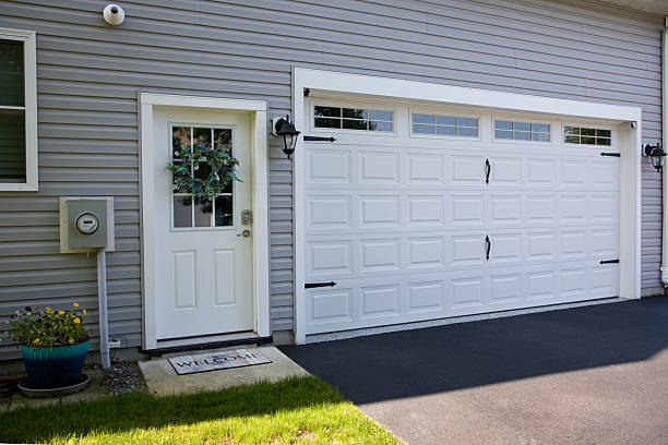 24/7 Emergency Garage Door Panel Replacement experts in Montebello, CA